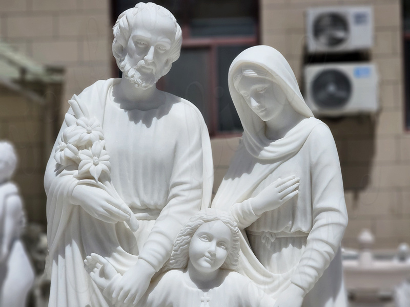 the holy family statue-